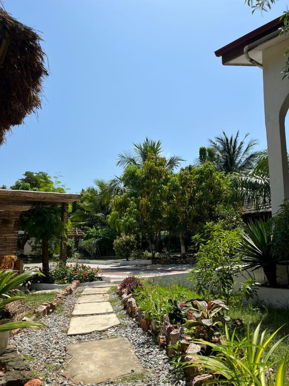 African Treasure Beach Resort Kokrobite Extérieur photo