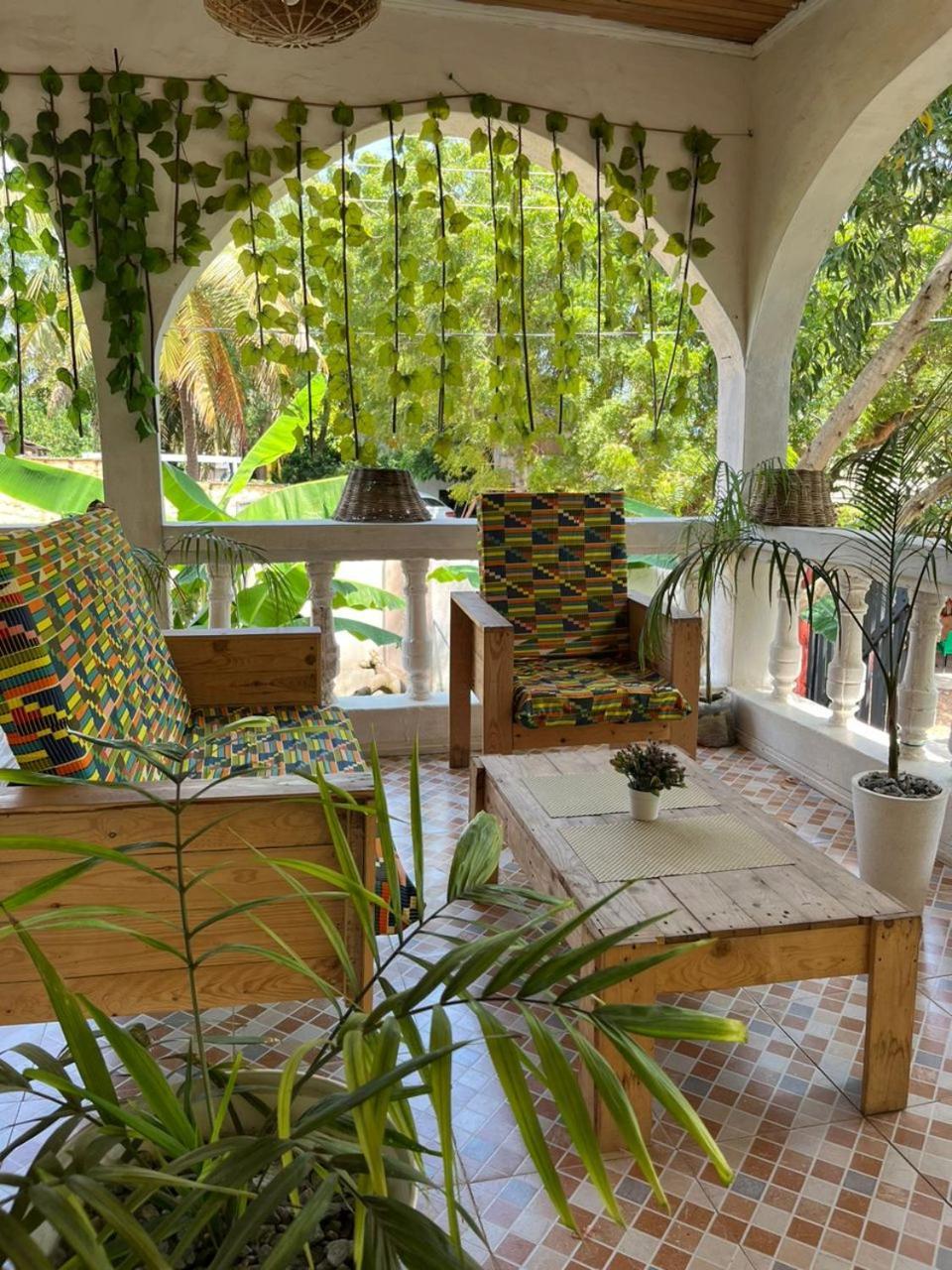 African Treasure Beach Resort Kokrobite Extérieur photo